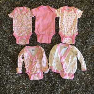 NWOT lot of 5 Gerber NB onesies!
